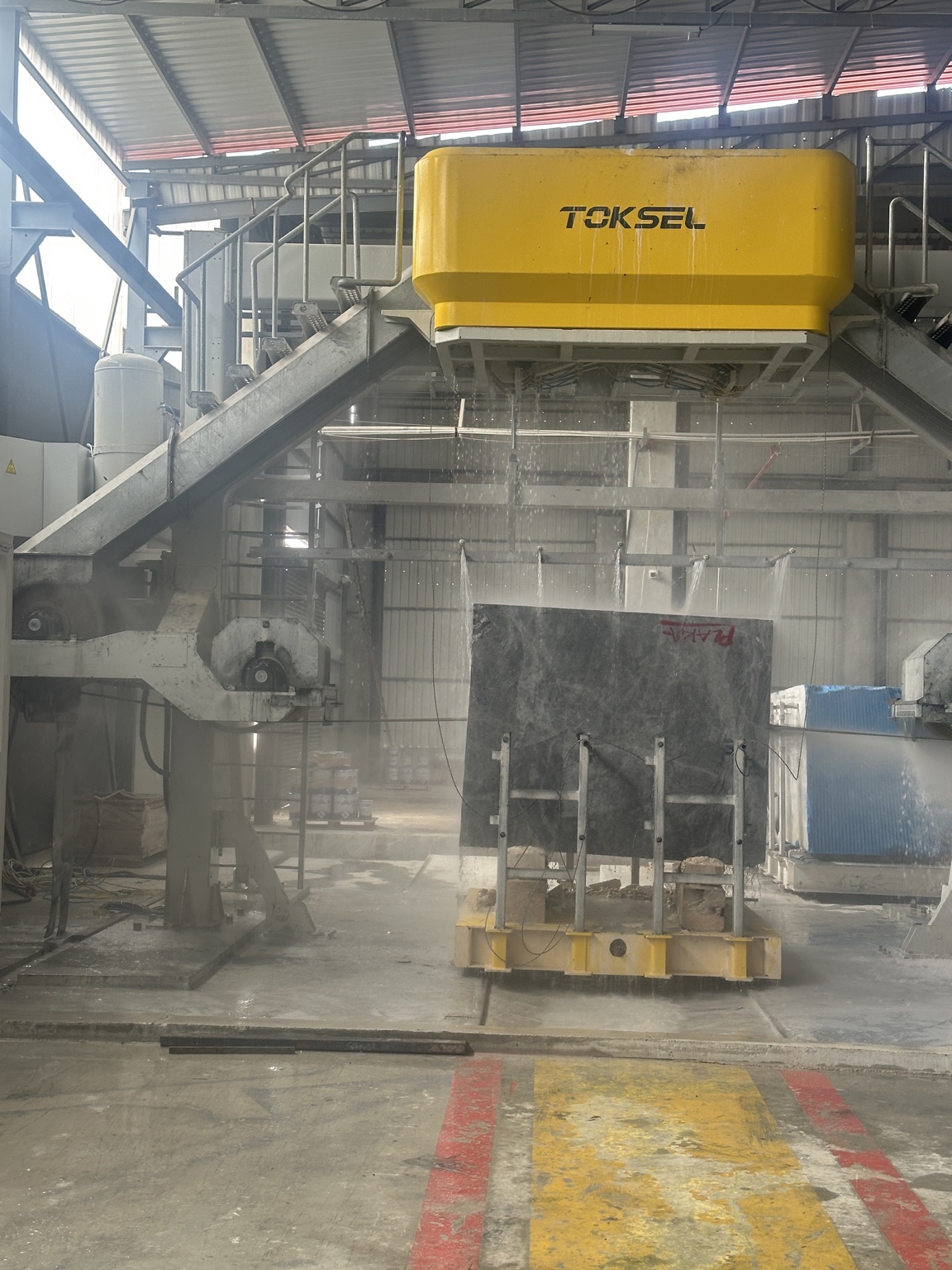 TOKSEL multi-wire saw cutting a stone block in the workshop